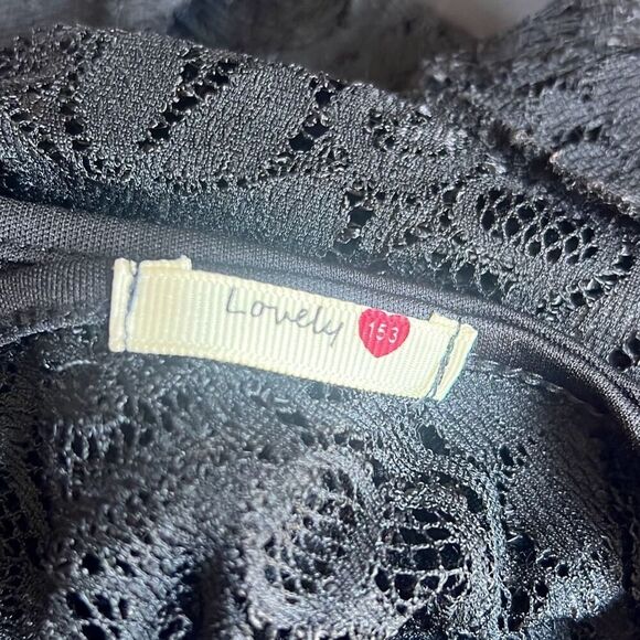 Lovely 153 Blouse - Picture 6 of 6